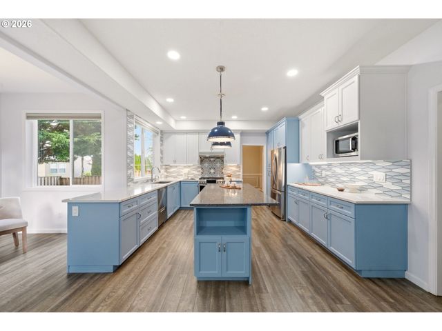 13683 Sw TAMAWAY Ln, Portland, OR 97223