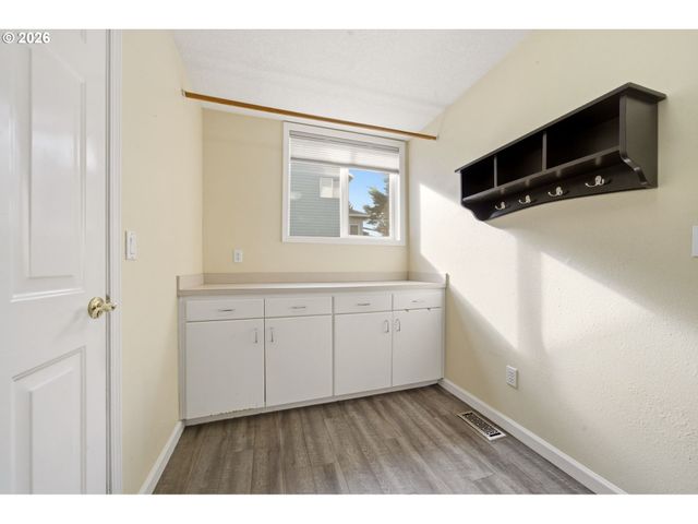 13683 Sw TAMAWAY Ln, Portland, OR 97223