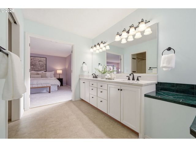 13683 Sw TAMAWAY Ln, Portland, OR 97223