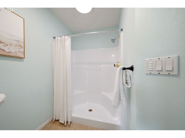 13683 Sw TAMAWAY Ln, Portland, OR 97223