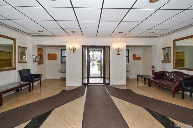 7 BOND 3J, Great Neck, NY 11021