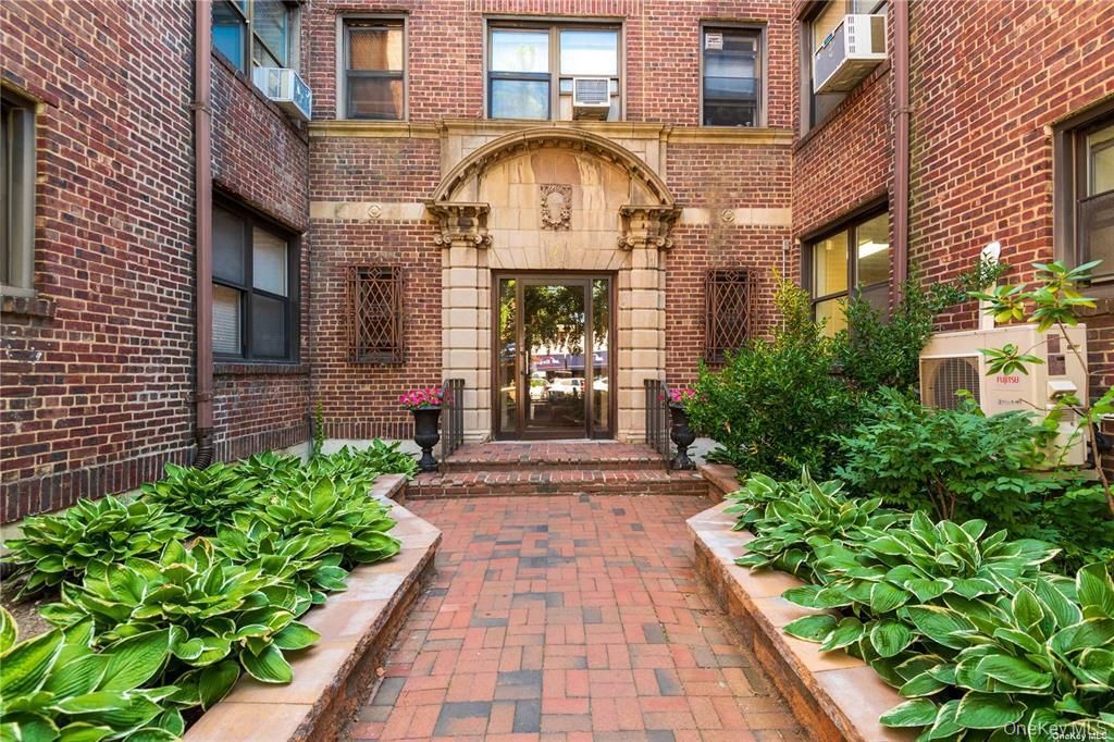 7 BOND 3J, Great Neck, NY 11021