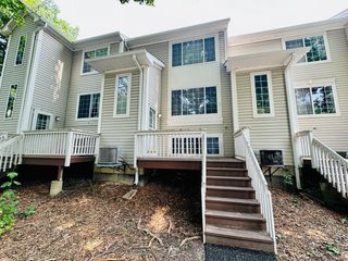 256 W Treehouse Lane, Round Lake, IL 60073