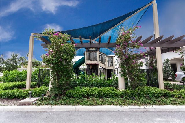 11340 SW 16th St 11340, Pembroke Pines, FL 33025