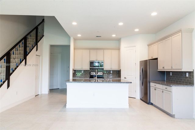 11340 SW 16th St 11340, Pembroke Pines, FL 33025