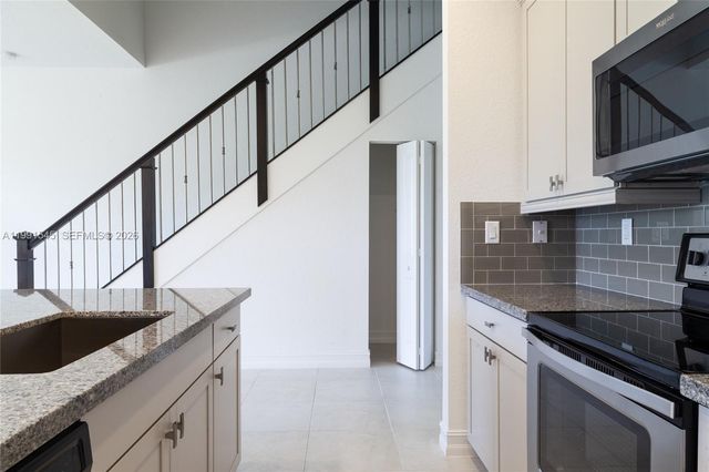 11340 SW 16th St 11340, Pembroke Pines, FL 33025