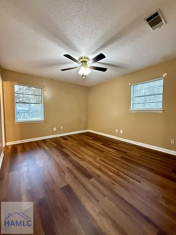 571 Huckleberry Lane, Hinesville, GA 31316