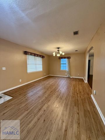 571 Huckleberry Lane, Hinesville, GA 31316