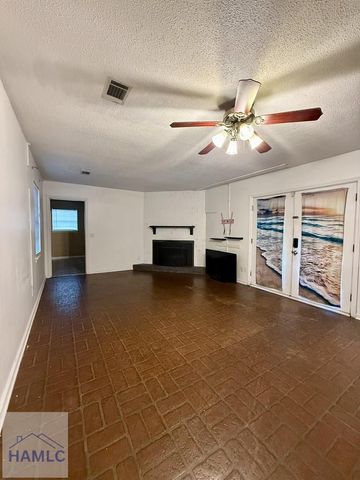 571 Huckleberry Lane, Hinesville, GA 31316