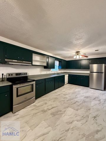 571 Huckleberry Lane, Hinesville, GA 31316