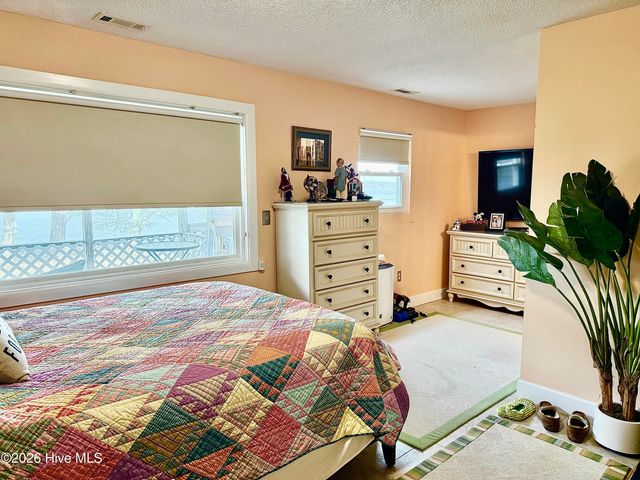 197 S River Drive, Beaufort, NC 28516