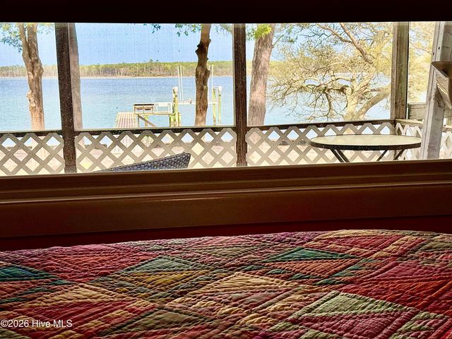 197 S River Drive, Beaufort, NC 28516