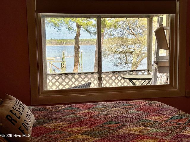 197 S River Drive, Beaufort, NC 28516