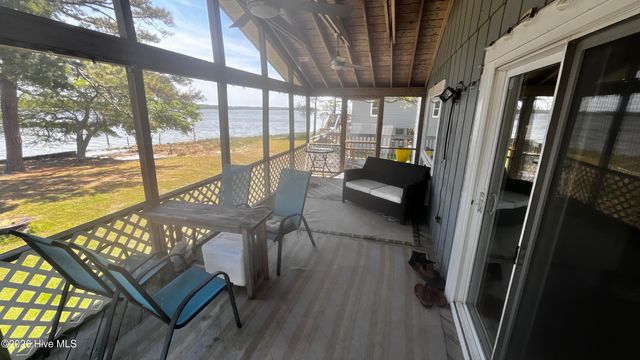 197 S River Drive, Beaufort, NC 28516