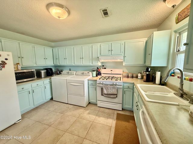 197 S River Drive, Beaufort, NC 28516