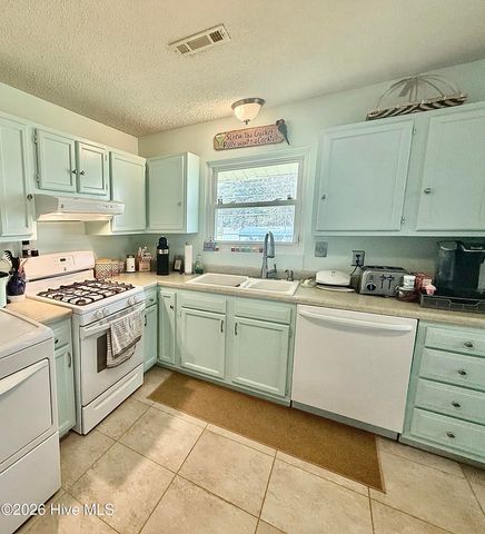 197 S River Drive, Beaufort, NC 28516