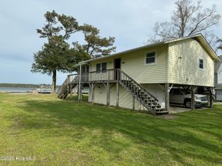 197 S River Drive, Beaufort, NC 28516