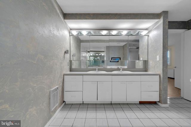 300 OCEAN AVE N #1C, Long Branch, NJ 07740