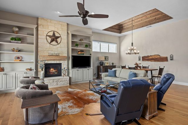 3116 E Pinnacle Club Dr, Kerrville, TX 78028