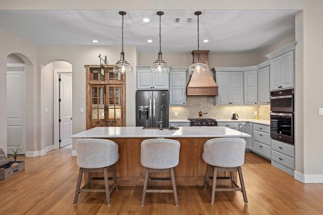 3116 E Pinnacle Club Dr, Kerrville, TX 78028