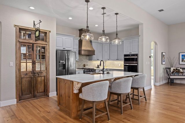 3116 E Pinnacle Club Dr, Kerrville, TX 78028