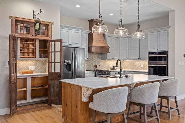 3116 E Pinnacle Club Dr, Kerrville, TX 78028