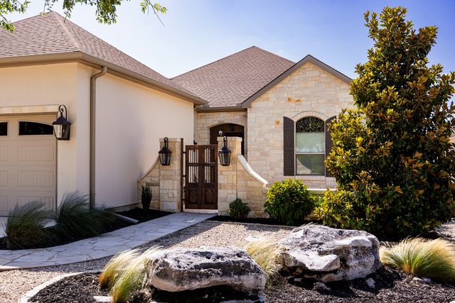 3116 E Pinnacle Club Dr, Kerrville, TX 78028