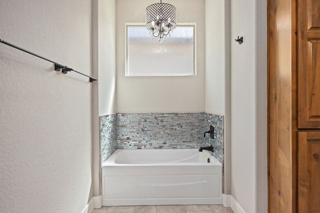 3116 E Pinnacle Club Dr, Kerrville, TX 78028