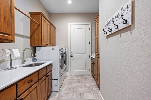 3116 E Pinnacle Club Dr, Kerrville, TX 78028