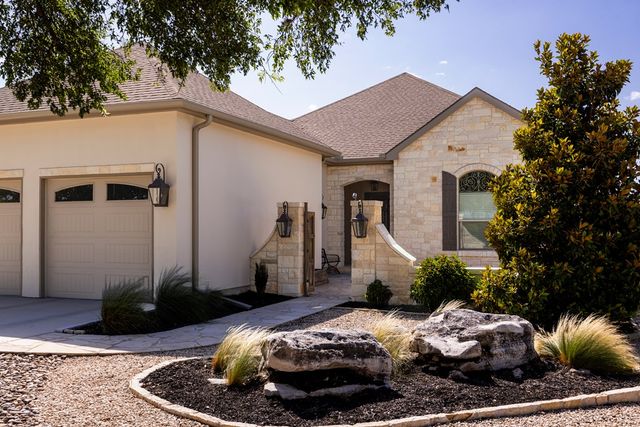 3116 E Pinnacle Club Dr, Kerrville, TX 78028