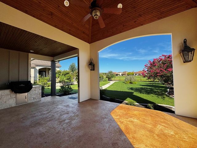 3116 E Pinnacle Club Dr, Kerrville, TX 78028