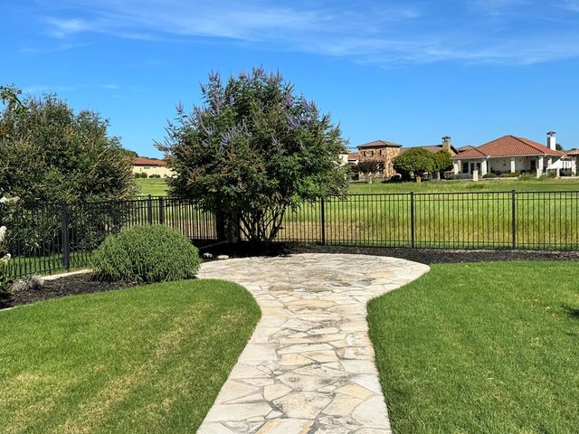 3116 E Pinnacle Club Dr, Kerrville, TX 78028