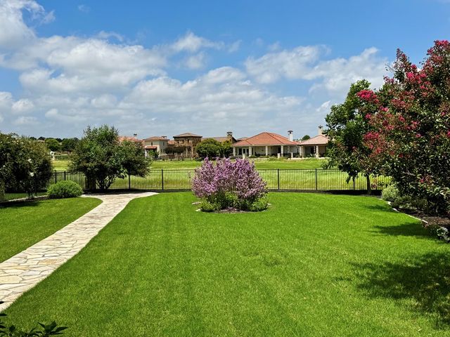 3116 E Pinnacle Club Dr, Kerrville, TX 78028