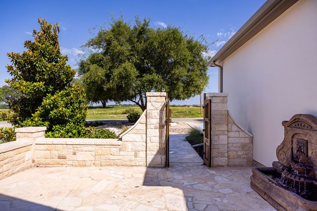 3116 E Pinnacle Club Dr, Kerrville, TX 78028