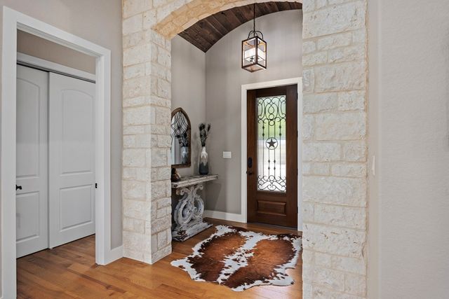 3116 E Pinnacle Club Dr, Kerrville, TX 78028