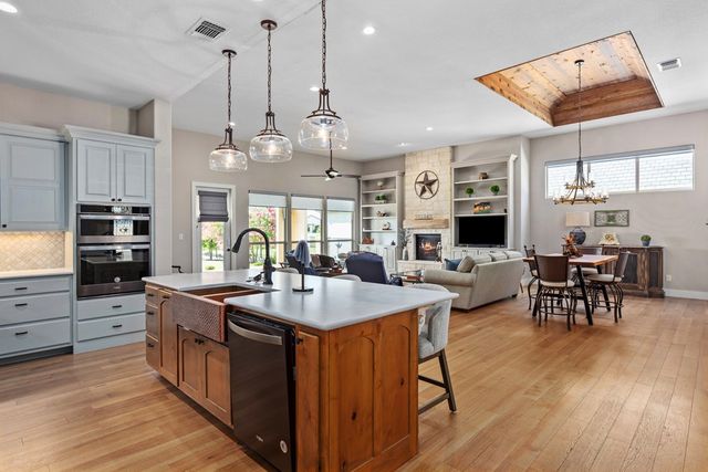 3116 E Pinnacle Club Dr, Kerrville, TX 78028