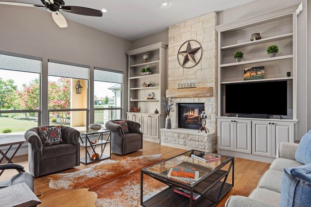 3116 E Pinnacle Club Dr, Kerrville, TX 78028