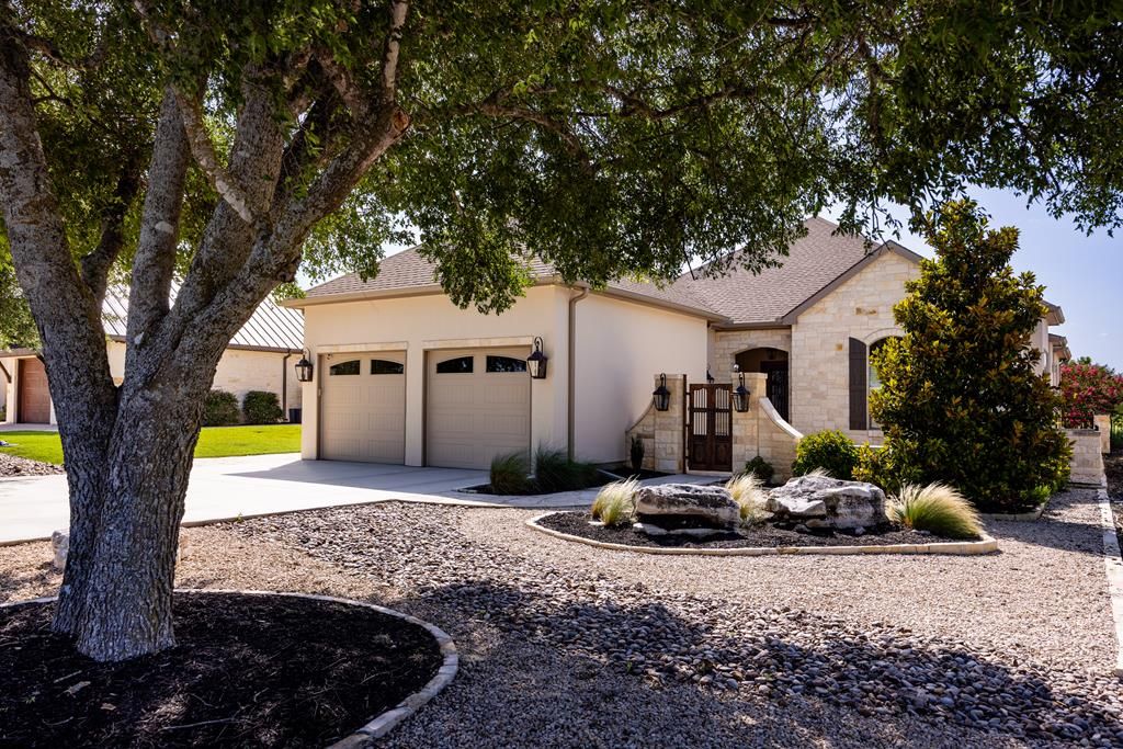 3116 E Pinnacle Club Dr, Kerrville, TX 78028