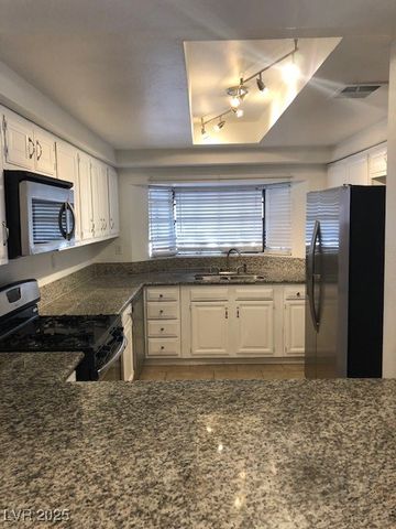 3944 Edgemoor Way, Las Vegas, NV 89121