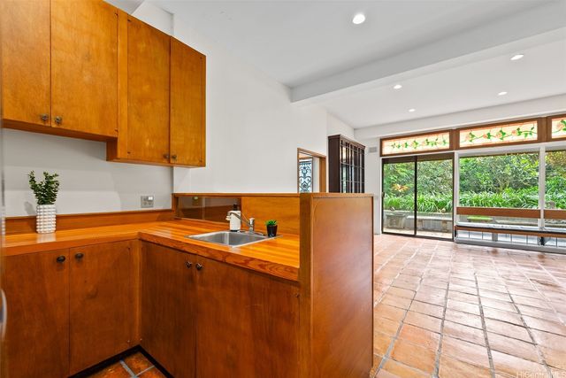 156 Forest Ridge Way, Honolulu, HI 96822