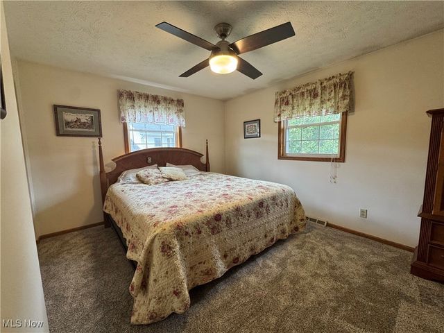 1037 Canyon Street NE, Uniontown, OH 44685