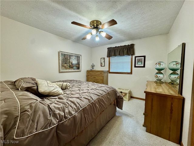 1037 Canyon Street NE, Uniontown, OH 44685