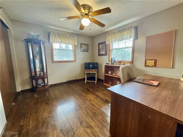 1037 Canyon Street NE, Uniontown, OH 44685