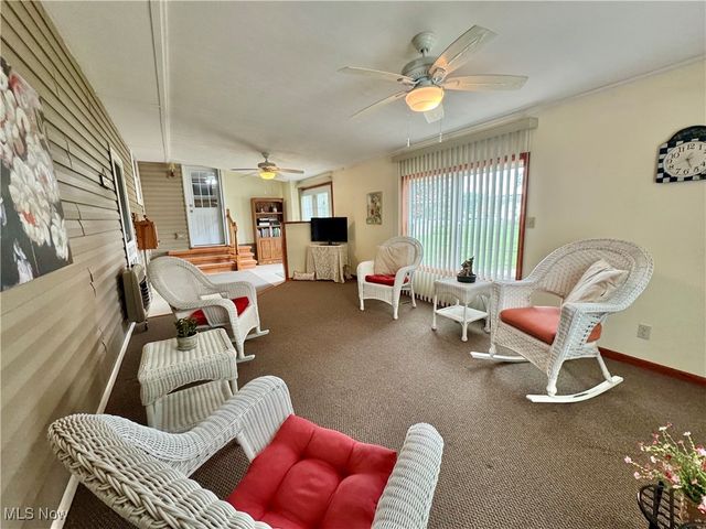 1037 Canyon Street NE, Uniontown, OH 44685