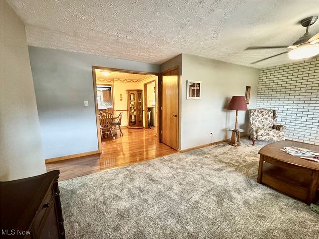 1037 Canyon Street NE, Uniontown, OH 44685