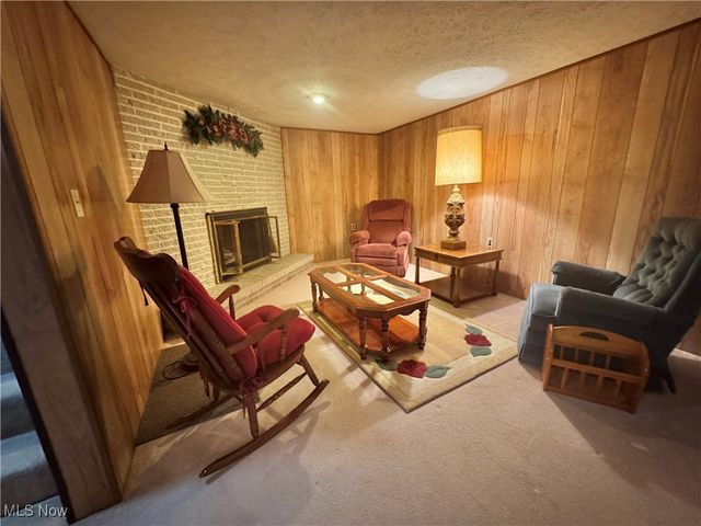 1037 Canyon Street NE, Uniontown, OH 44685