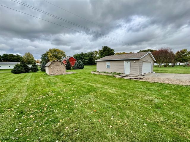 1037 Canyon Street NE, Uniontown, OH 44685