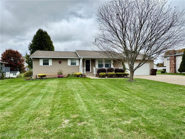 1037 Canyon Street NE, Uniontown, OH 44685