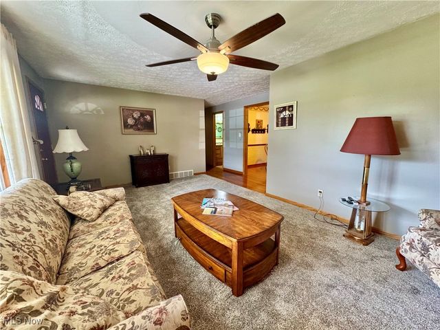 1037 Canyon Street NE, Uniontown, OH 44685