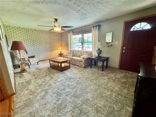 1037 Canyon Street NE, Uniontown, OH 44685